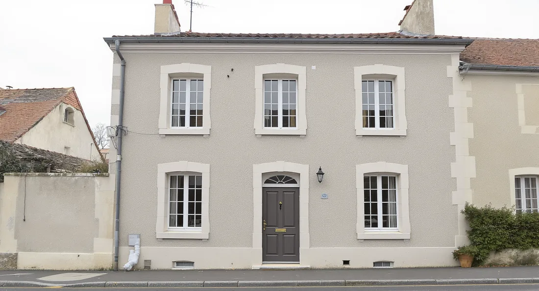 Façade de maison ravalée à Saint-Priest-en-Jarez